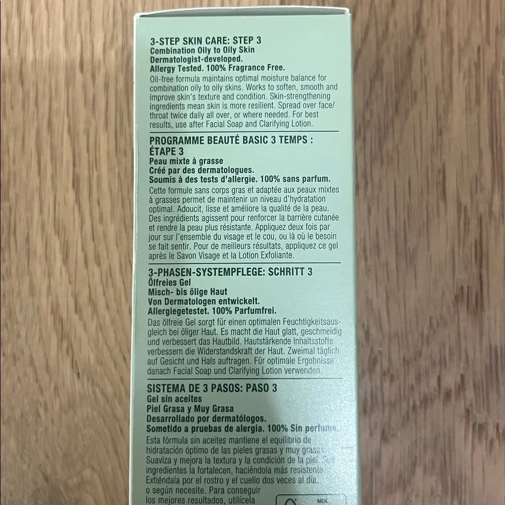 Clinique Dramatically Different Moisturizing Gel - Picture 2 of 2